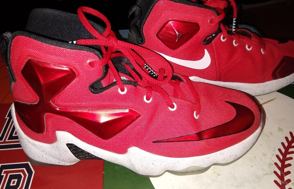 Lebron 13 sneakers